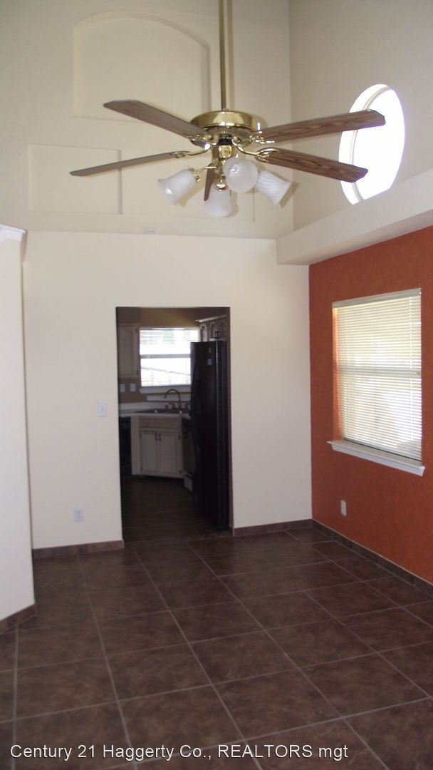 Building Photo - 4 br, 2.5 bath House - 10687 Pearl Sands  ...