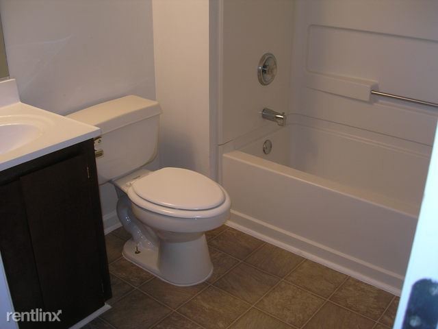 Building Photo - 2 br, 2 bath 4plex - 7725 Johnny Mercer Bl...