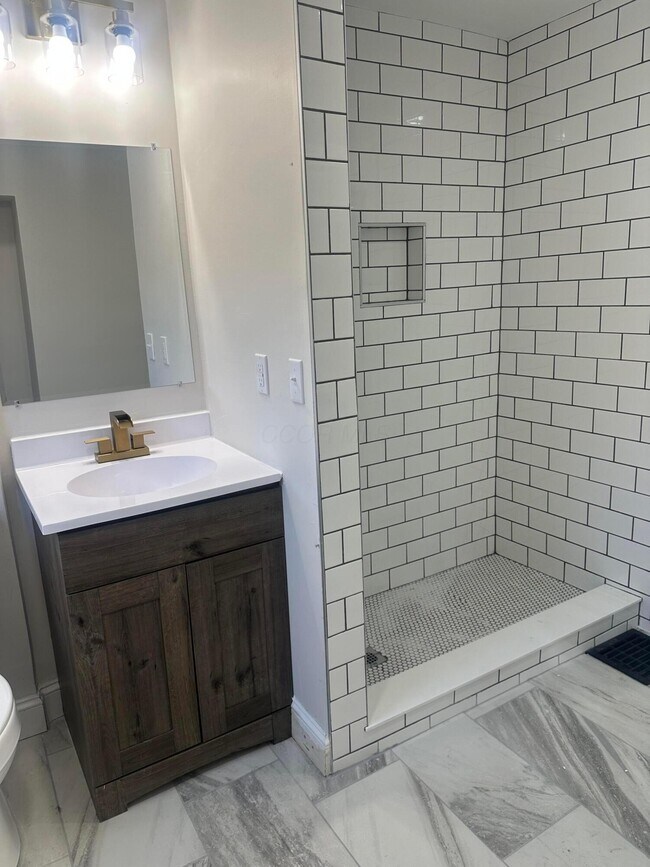 Foto del edificio - 1277 E 18th Ave