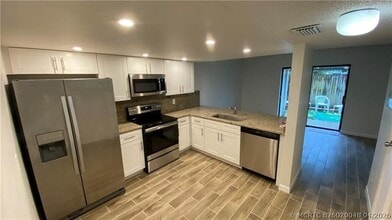 Building Photo - 5269 SW 40th Ave