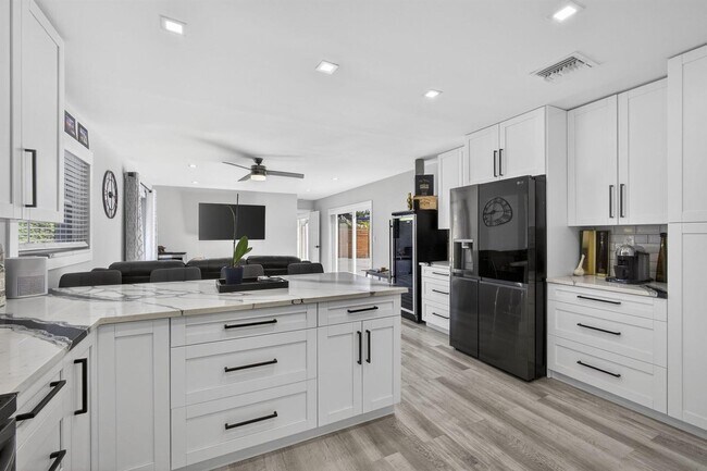 Foto del edificio - 2388 S Wallen Dr