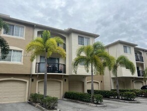 Building Photo - 400 Crestwood Ct N