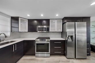 Building Photo - 3001 W Rolling Hills Cir
