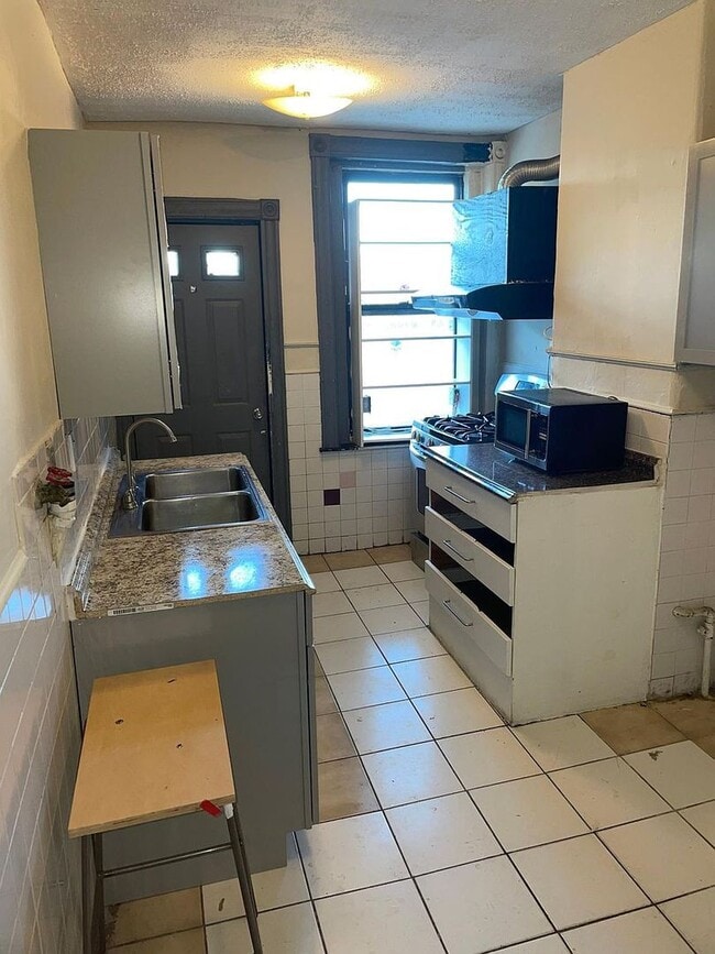 Photo - BU great for Group of 4 Students Apartment