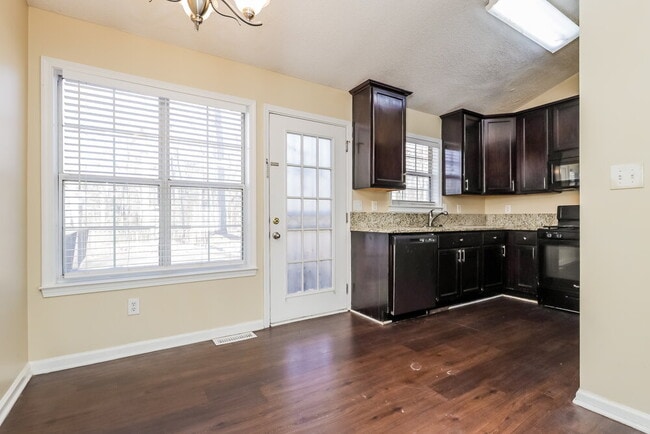 Building Photo - 153 Country Mill Ln