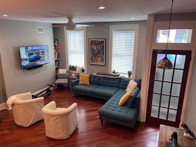Extra Wide Moulding, 10' Ceiling, Smart Switches throughout, Recessed Lighting, conduit chase frm TV - 2607 E Hagert St