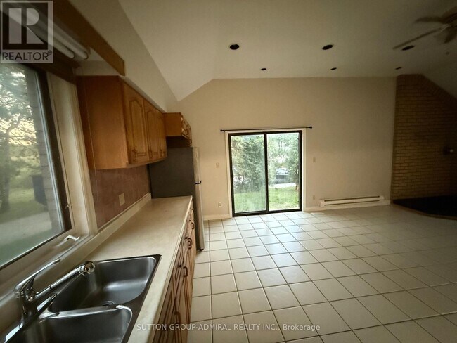 Photo du bâtiment - 1571 19th Ave