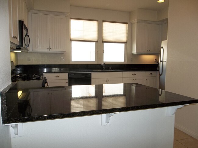 Building Photo - 765 Harbor Cliff Way
