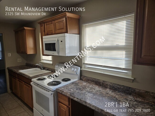 Building Photo - 2325 SW Moundview Dr