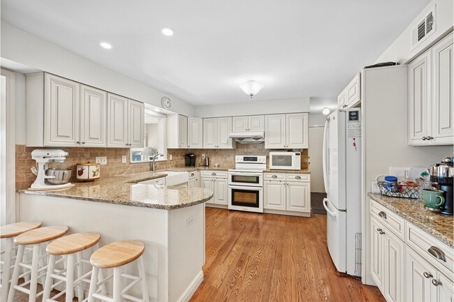 Building Photo - 35 Salters Farm Rd