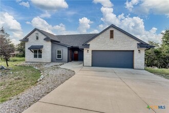Building Photo - 1355 Estate Dr