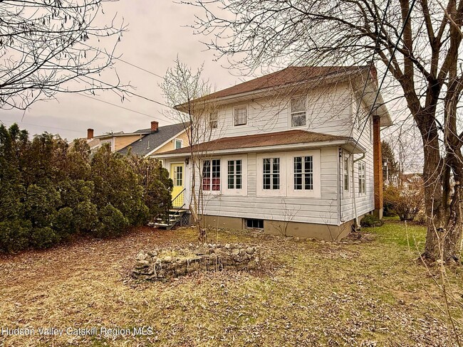 Building Photo - 421 Albany Ave