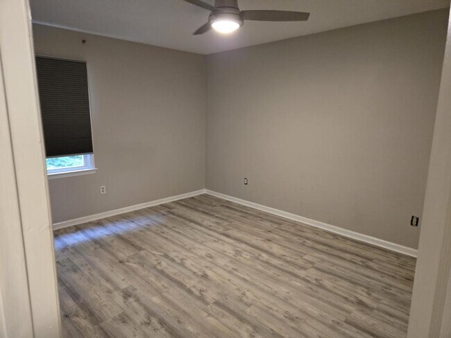 Building Photo - 101 Laurel Tree Ln