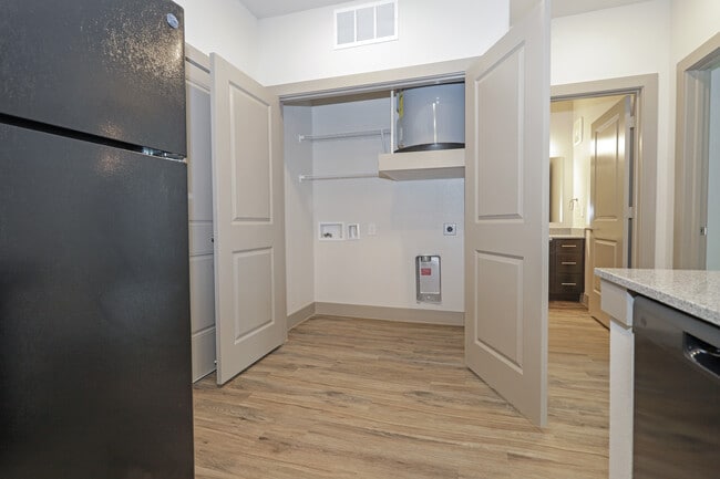 Building Photo - GATEWAY OAK CLIFF APARTMENTS