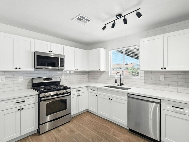 Fully upgraded home with garage! - Fully upgraded home with garage!