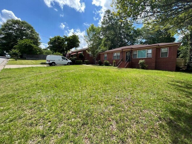 Building Photo - 2911 Gardenia St