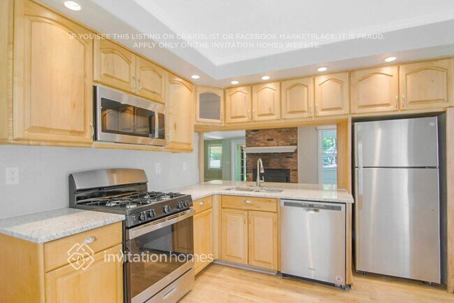 Foto del edificio - 7413 Laketree Dr