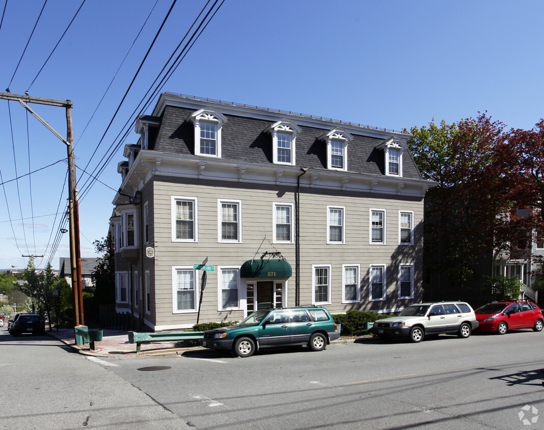 Building Photo - 571 Cumberland Ave