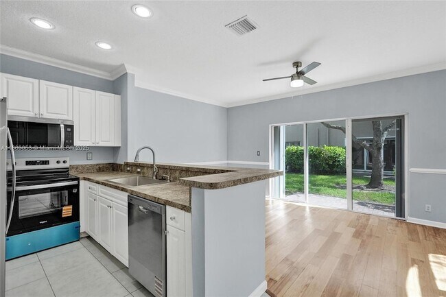 Foto del edificio - 3128 Coral Ridge Dr