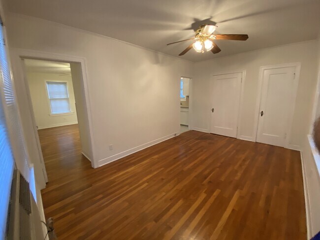 Foto del edificio - 2517 Harris Blvd