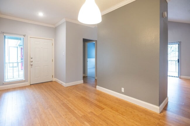 Building Photo - Second Floor, Corner Condo Unit - Move In Ready!