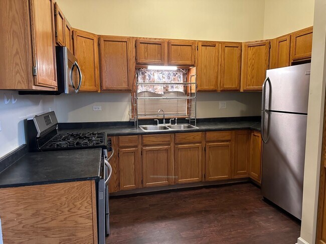 Foto del edificio - 321 W 24th St