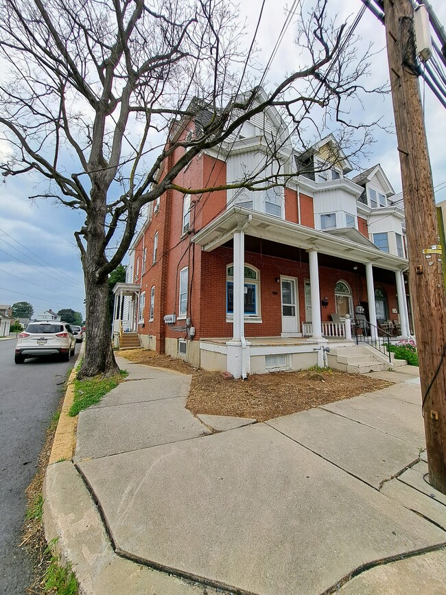 Building Photo - 147 W Washington St