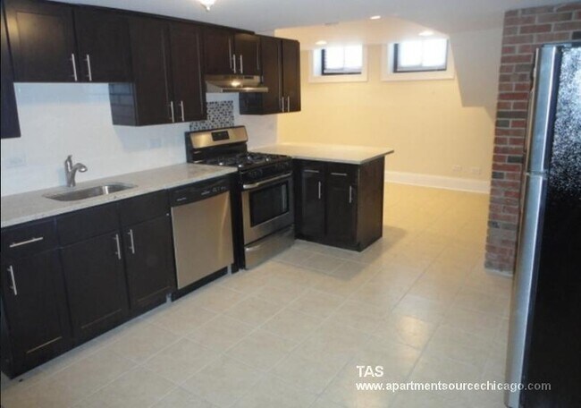 Foto del edificio - 877 W Lill Ave