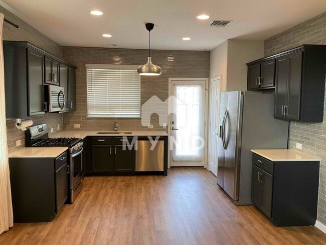 Foto del edificio - 14309 Frankel Loop UNIT 20B