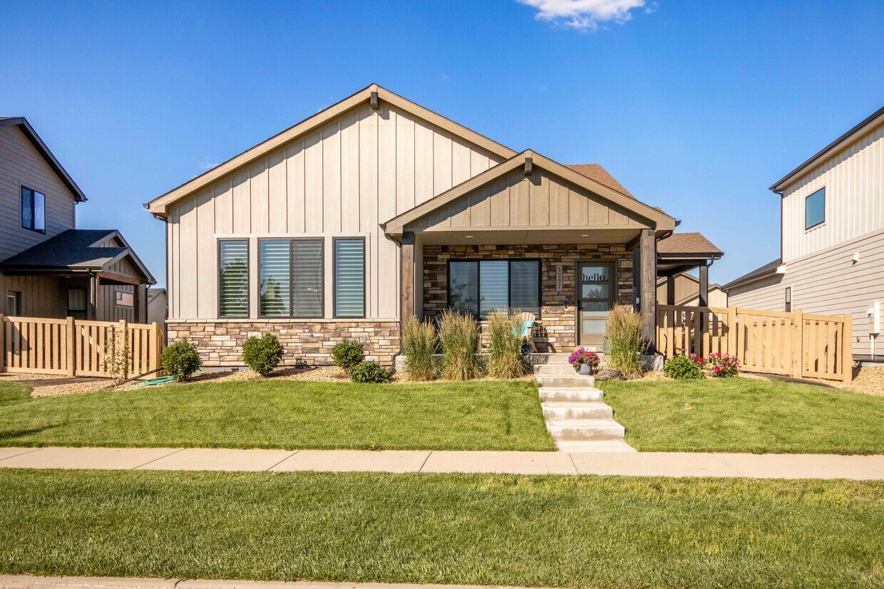Foto principal - 5257 School House Dr