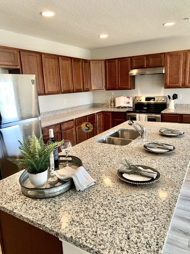 Building Photo - Spacious 2 bedroom 2 bathroom in the heart...
