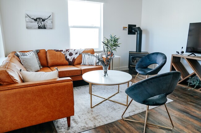 Cómodo, pero muy habitable. - 525 8th Ave W
