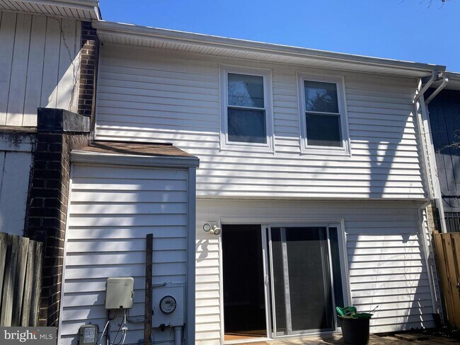 Building Photo - 9969 Campus Way S