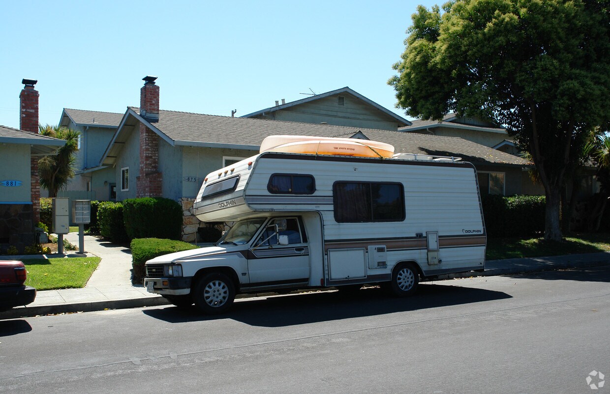 Building Photo - 875 Burbank Dr