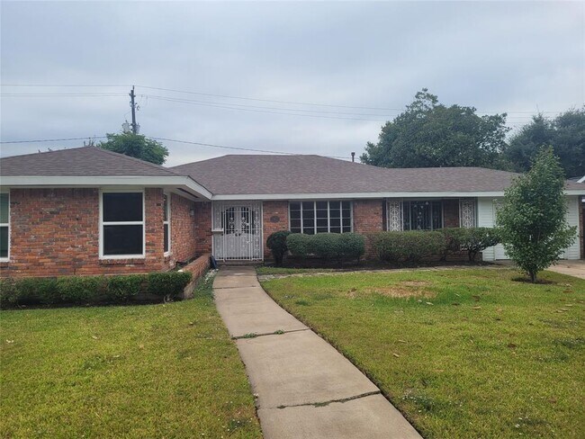 Foto del edificio - 3511 Woodvalley Dr