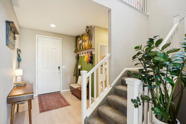 Foto del edificio - "Spacious 4-Bedroom Retreat with 2.5 Baths in Reunion!"