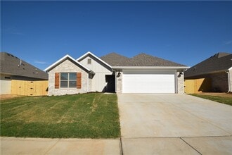 Building Photo - 320 Palm St