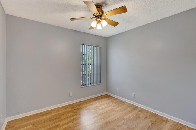 Building Photo - 4385 Willow Brook Cir