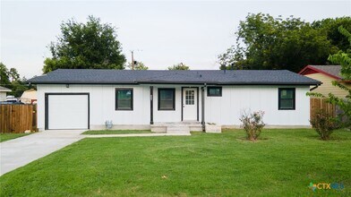 Building Photo - 805 S 32nd St
