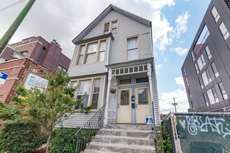 Building Photo - 3128 N Clybourn Ave