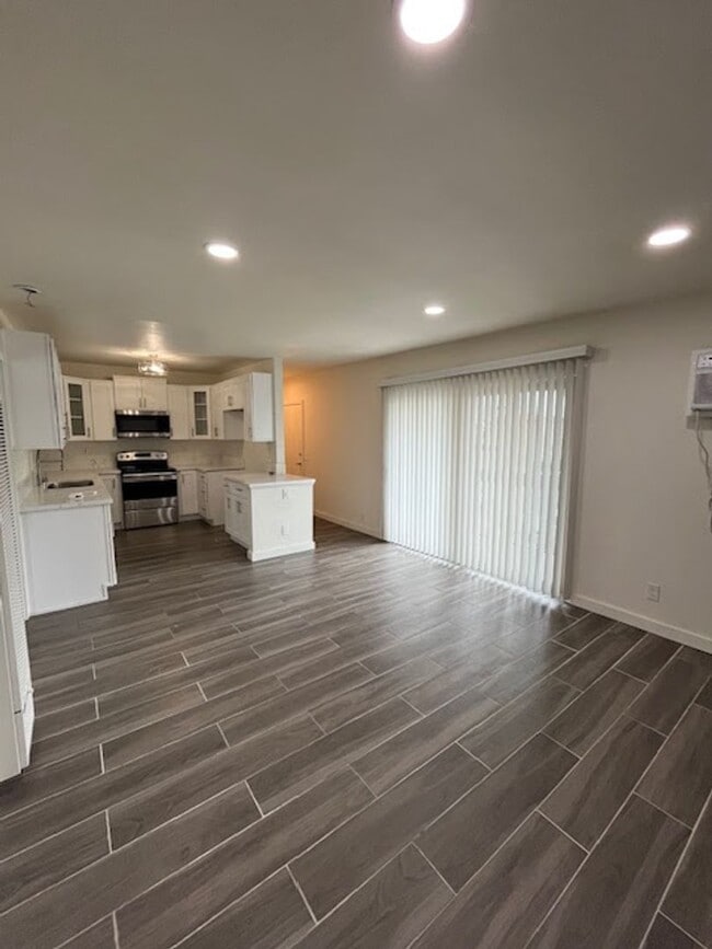 Building Photo - Beautiful 1 Bedroom Apartment in Orange