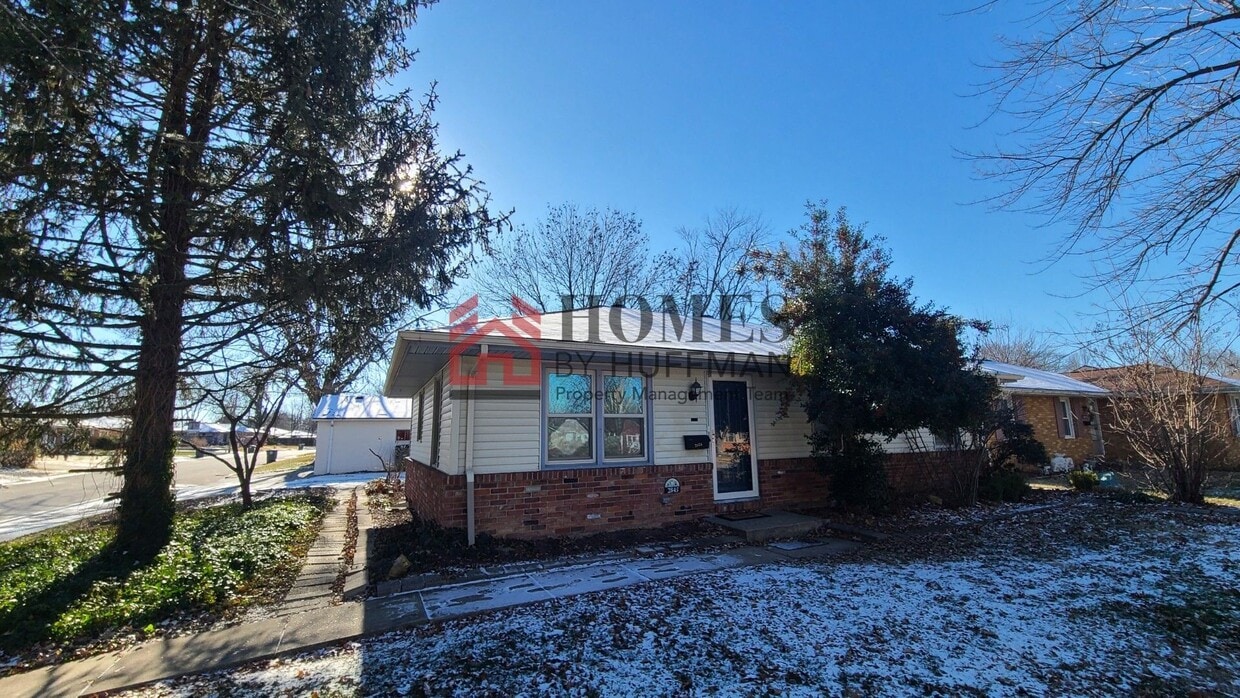 Three Bedroom House Detached Garage Ba... House Rental in