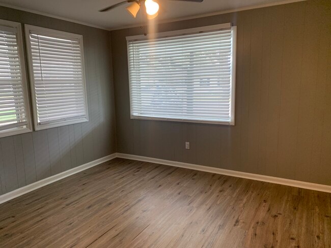 Building Photo - 40515 Louis Rd