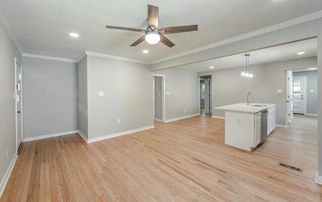 Foto del edificio - 1404 Landis Dr