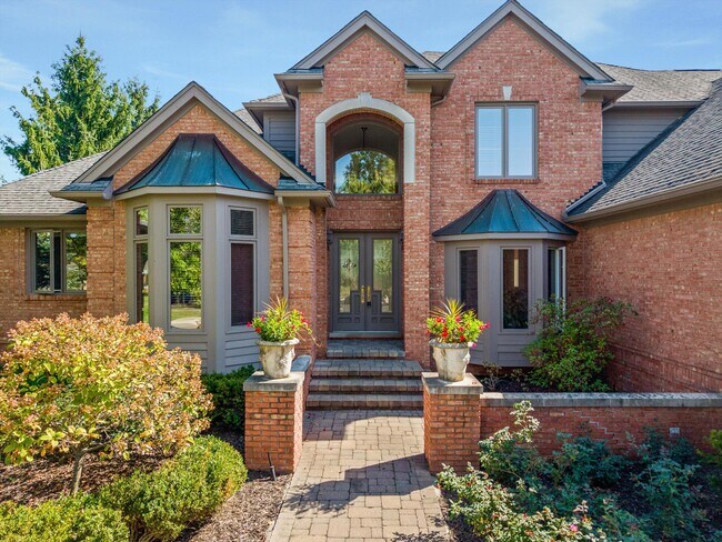 Foto del edificio - 7040 Royal Villa Ct