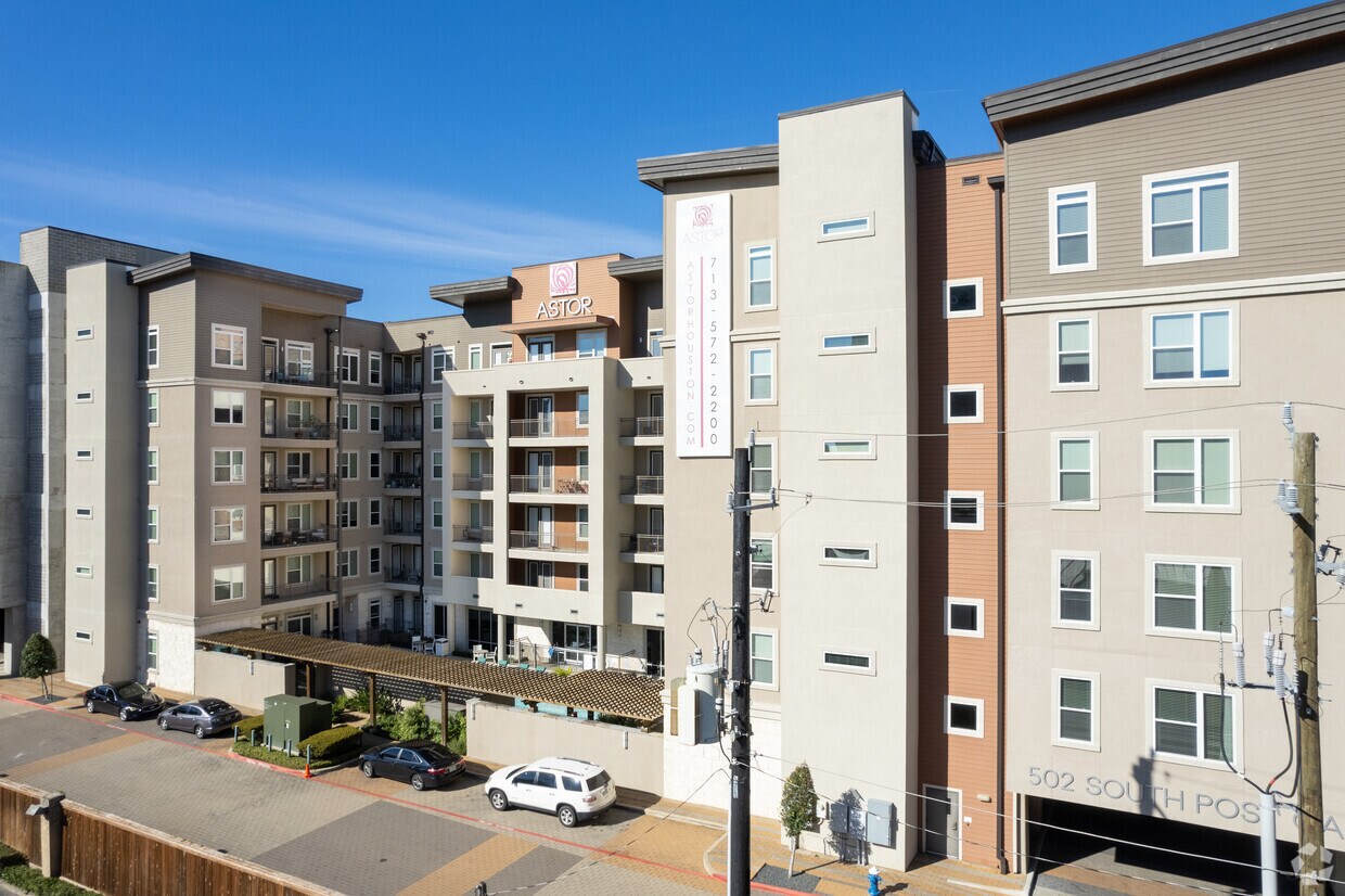 Astor Tanglewood Apartments 502 S Post Oak Ln Houston, TX