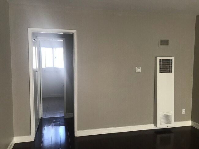 Foto del edificio - 5239 Lindley Ave