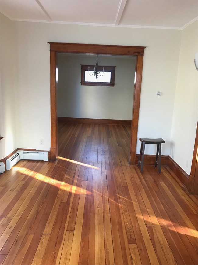 Building Photo - 56 Isham St