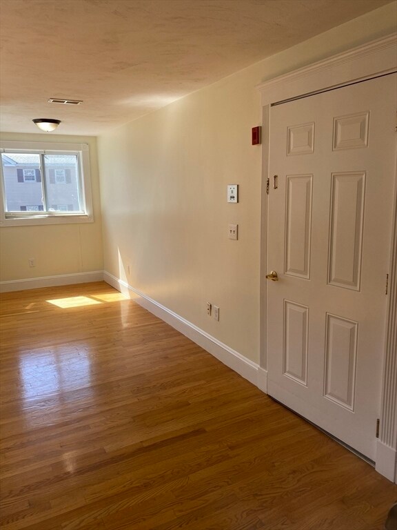 Foto del edificio - 144 Washington St