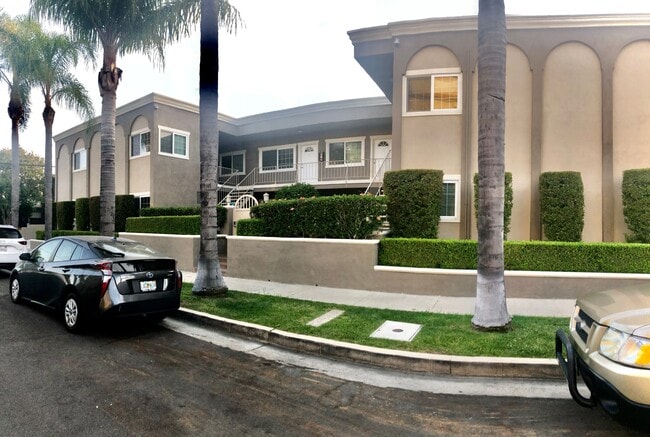 Building Photo - 11470 Moorpark St